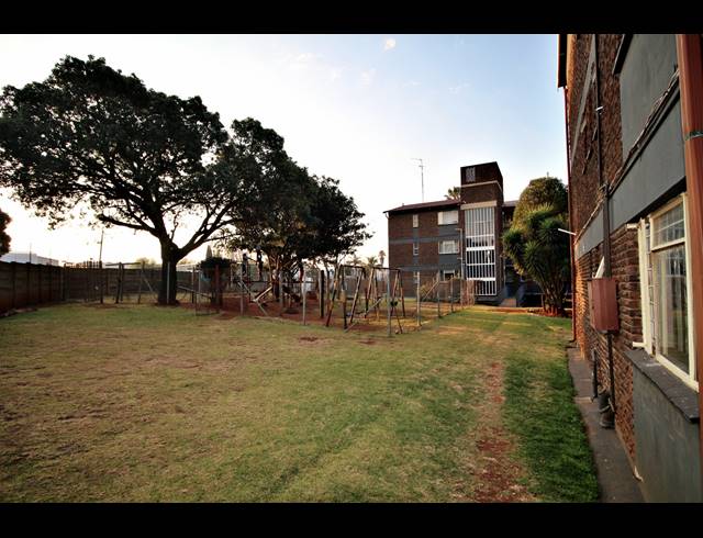 1 BEDROOM APARTMENT FOR SALE IN RHODESFIELD